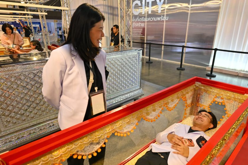 Le « Festival de la mort » en Thaïlande allie réflexion bouddhiste et planification pratique de fin de vie
