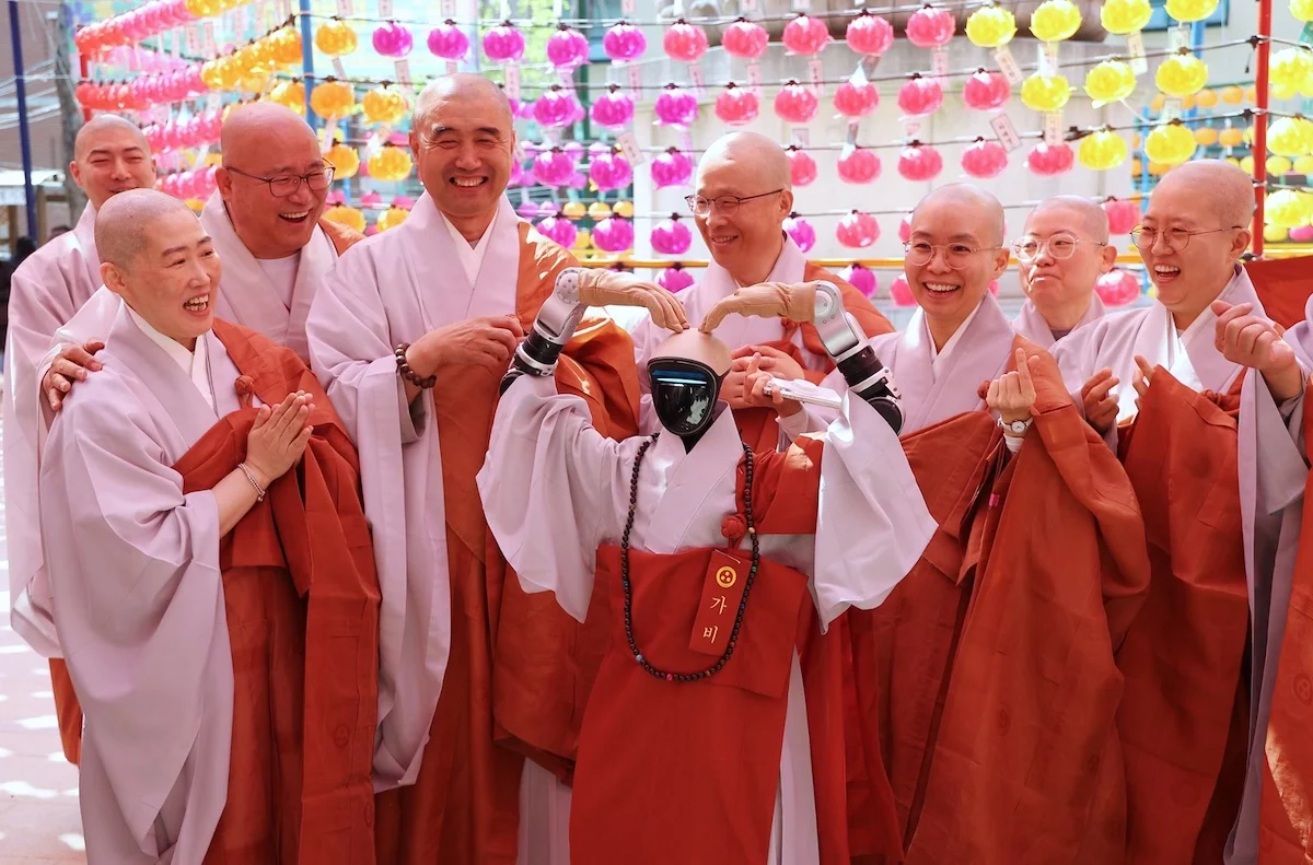 IA : le robot humanoïde « Gabi » prononce ses vœux de précepte dans un temple bouddhiste en Corée du Sud