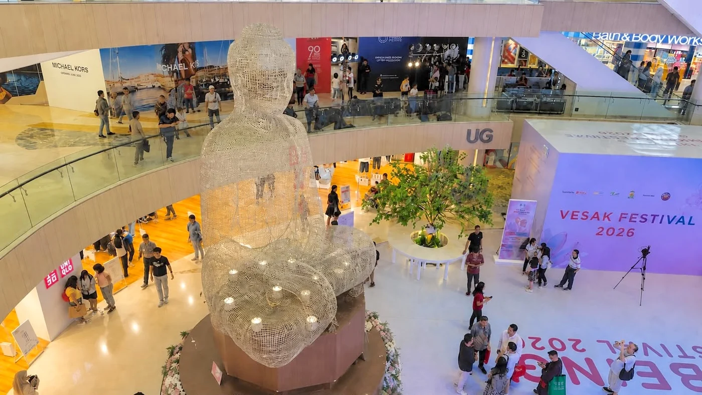 Une jeune association bouddhiste indonésienne dévoile une sculpture de Bouddha transparente record pour le Vesak