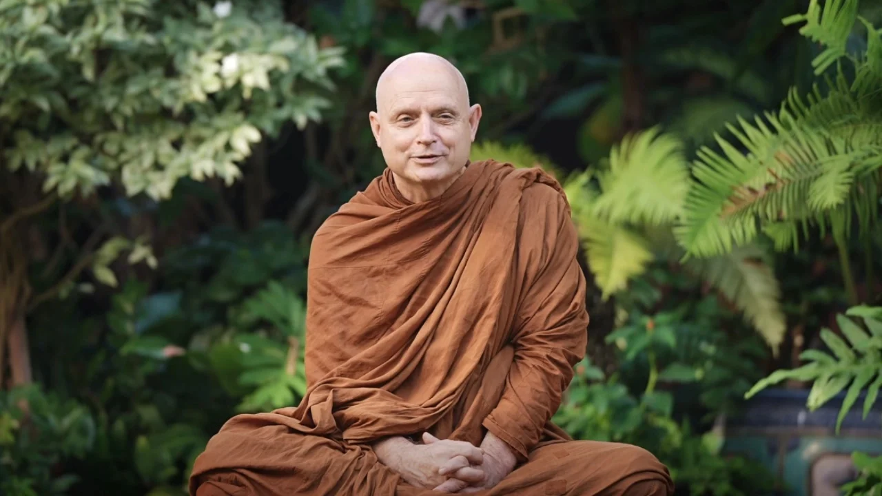 Ajahn Jayasaro devient le premier moine bouddhiste né à l'étranger en Thaïlande à recevoir le rang monastique supérieur