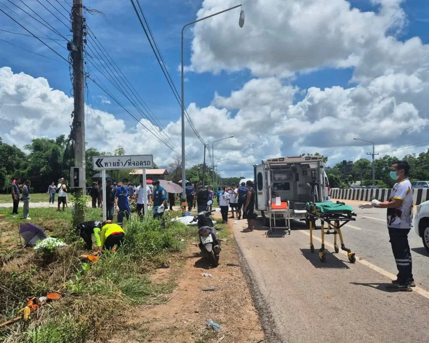 Dix moines bouddhistes tués en Thaïlande après qu'un enfant ait percuté un groupe de pèlerinage avec une camionnette